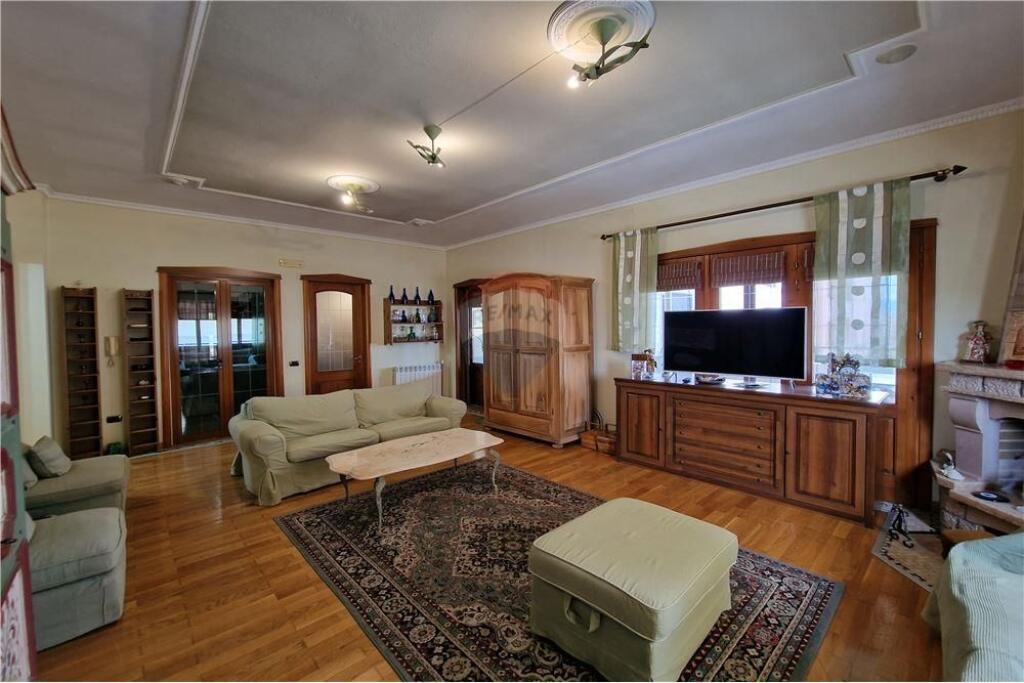 PENTHOUSE LUKSOZ, NE QENDER TE VLORES!