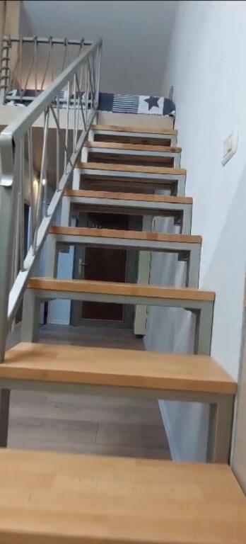 Shitet apartament Grasoniere, mbrapa Globe, Rruga e Kavajes.