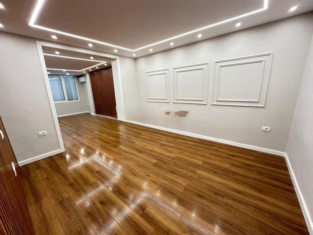 Jepet zyre me qera ne Bllok 1,300 € /Muaj