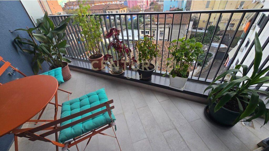 Jepet me qira apartament 2+1 me post parkimi, pranë 9-Katesheve, Tiranë.