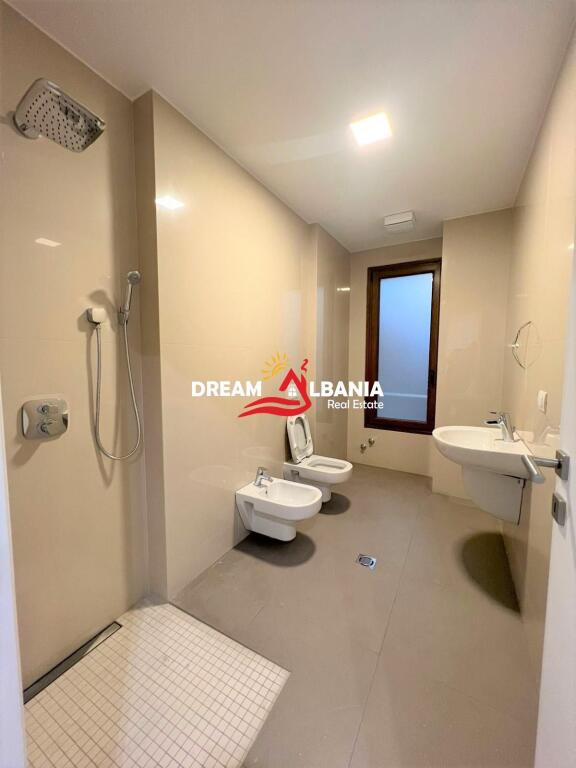 Jepet me Qera Zyre/Ambient Biznesi tek Rruga e Kavajes prane Delijorgjit ne Tirane (ID 4261900)