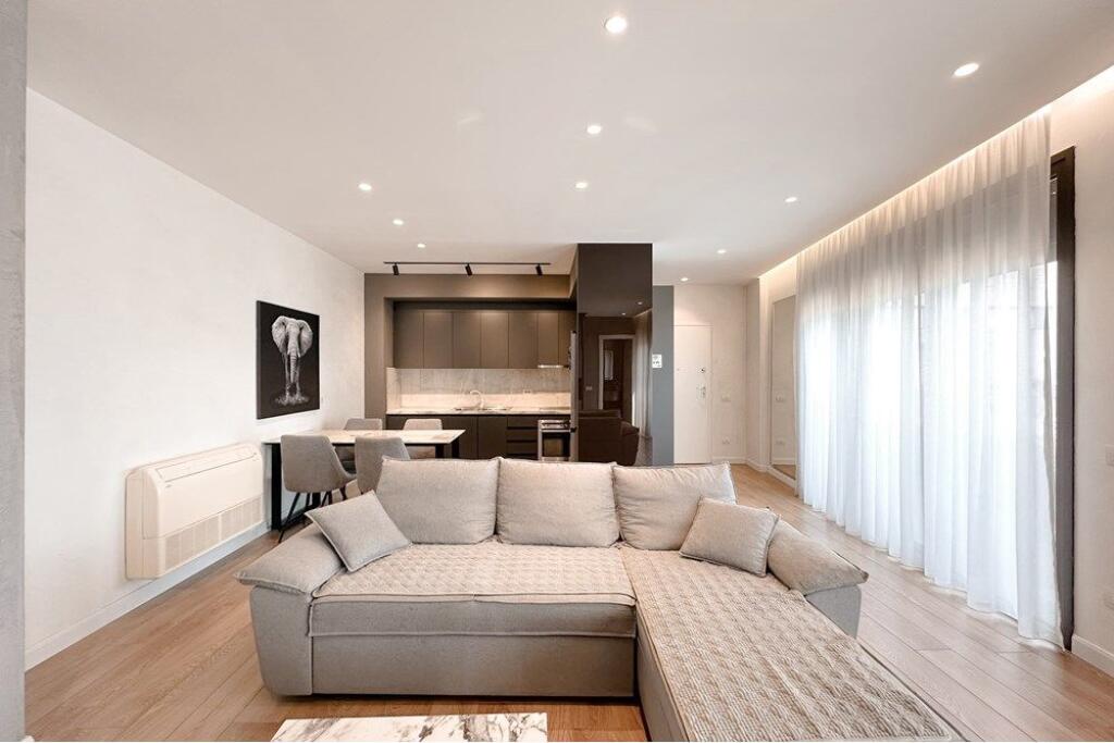 Duplex per qira , afer qendres