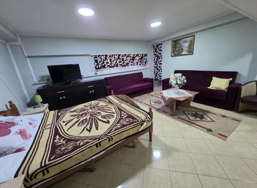 Jepet me qera apartament 1+1 te Shallvaret