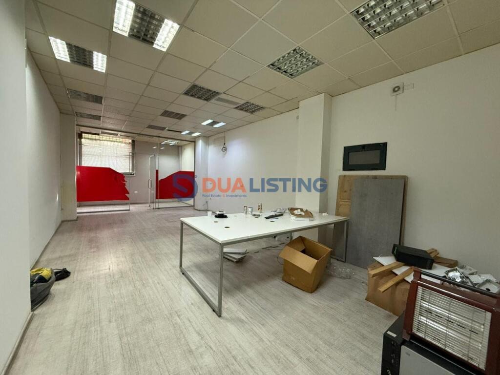 Jepet me qira Ambient Komercial open space + 2 Poste parkimi , në një nga zonat më të kërkuara të Tiranës! Prane Radio Televizionit Shqiptar (RTSH)!