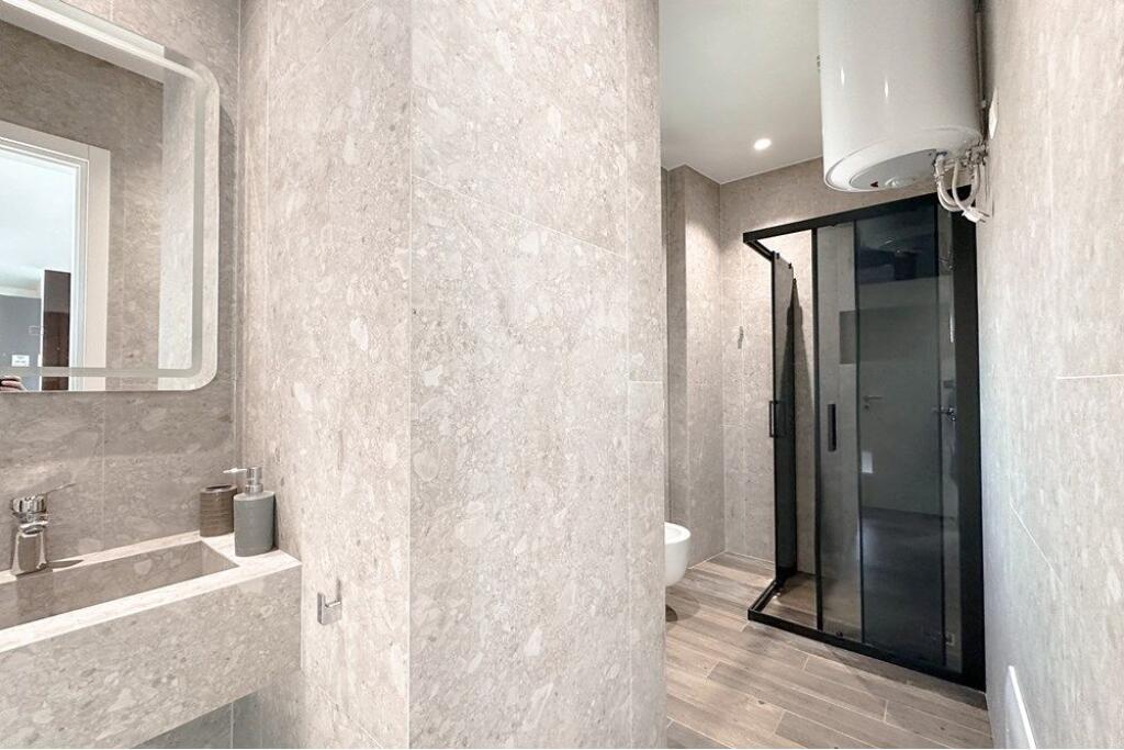 Duplex per qira , afer qendres