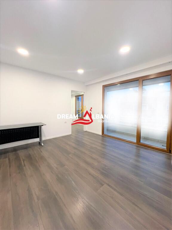 Jepet me Qera Zyre/Ambient Biznesi tek Rruga e Kavajes prane Delijorgjit ne Tirane (ID 4261900)