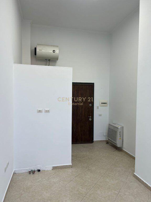 Ambient per Zyra me Qira, perballe Toptanit