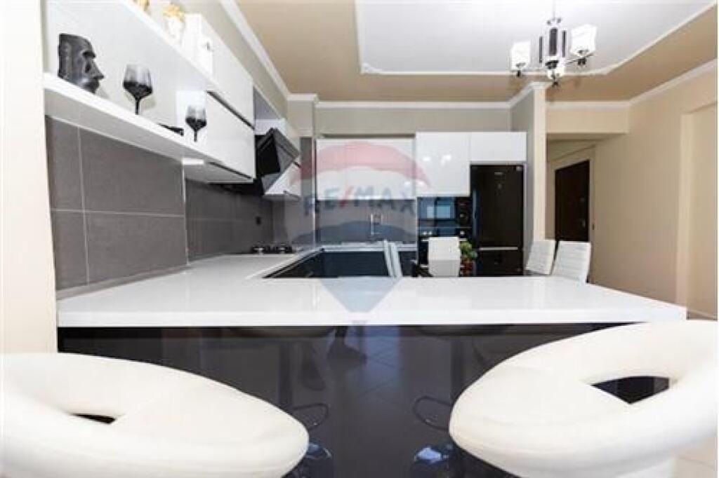 Apartament Luksoz 2+1+2 për Shitje