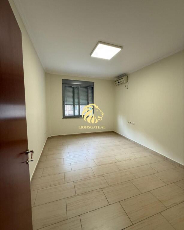 🏢 AMBIENT BIZNESI ME QERA – QENDËR TIRANËS