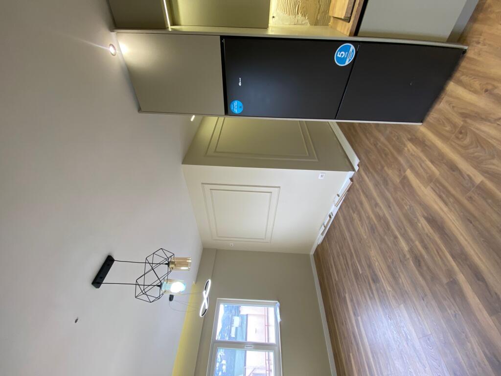 2+1,i mobiluar te liqeni i thate,buze rruge cmimi 750 euro