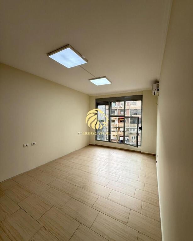 🏢 AMBIENT BIZNESI ME QERA – QENDËR TIRANËS