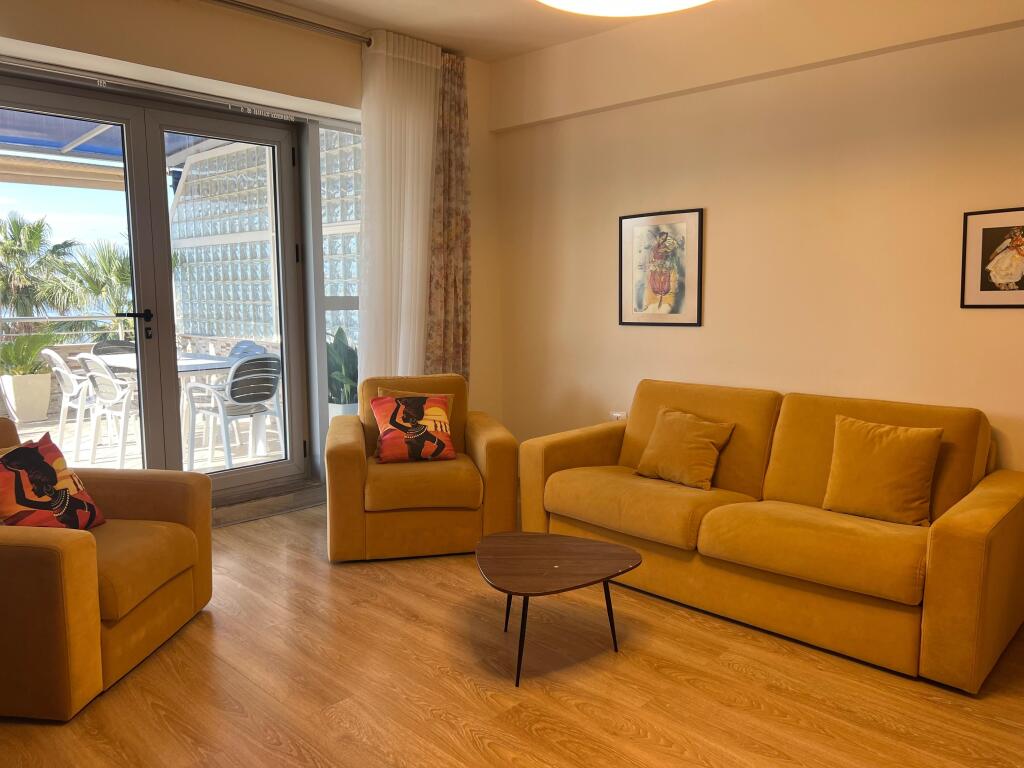 Appartamento Con Vista Mare In Affitto Sul Lungomare