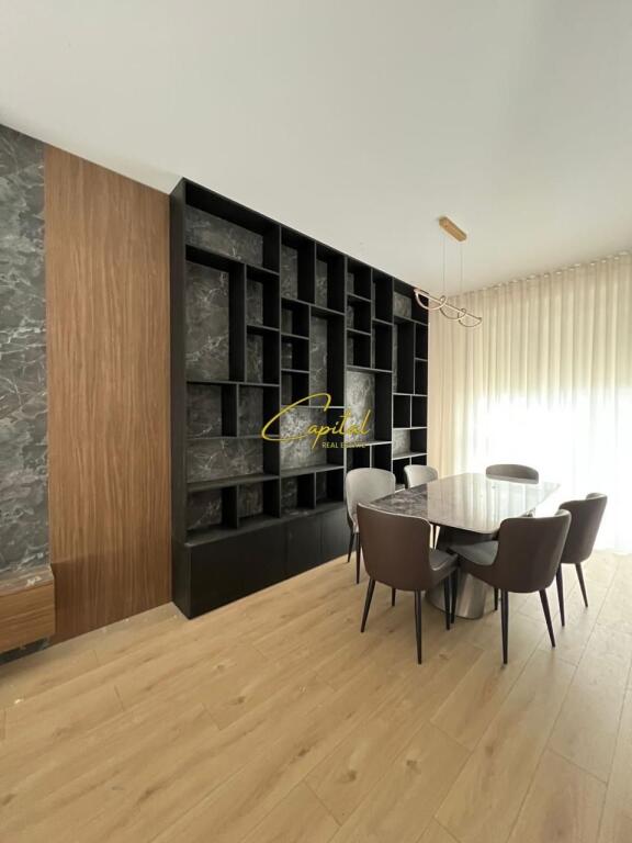 VILE PRIVAT EME QERA 200 M2 FARKE 1.500 EURO