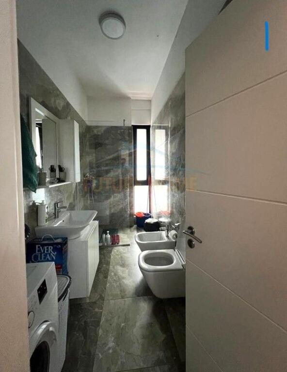Apartament 2+1+2 per shitje, 21 Dhjetori, Tirane