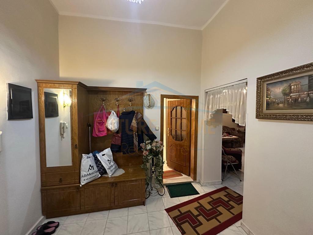 Qera, Apartament 3+1, Shallvaret, Tiranë
