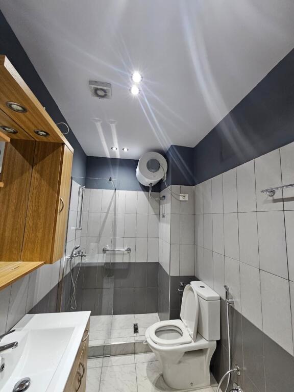 SHITET Apartament 2+1 me Ballkon – Liqeni i Thatë