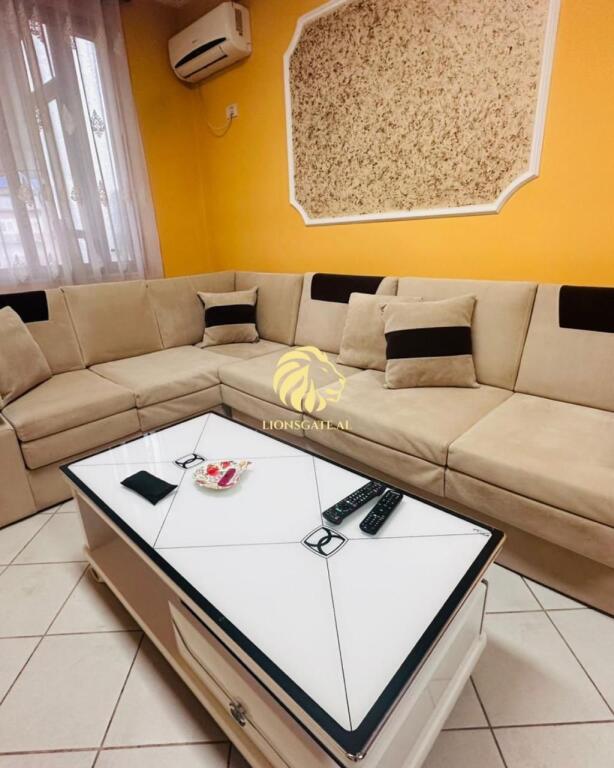 🏡 APARTAMENT ME QIRA – Qender, mbrapa muzeut