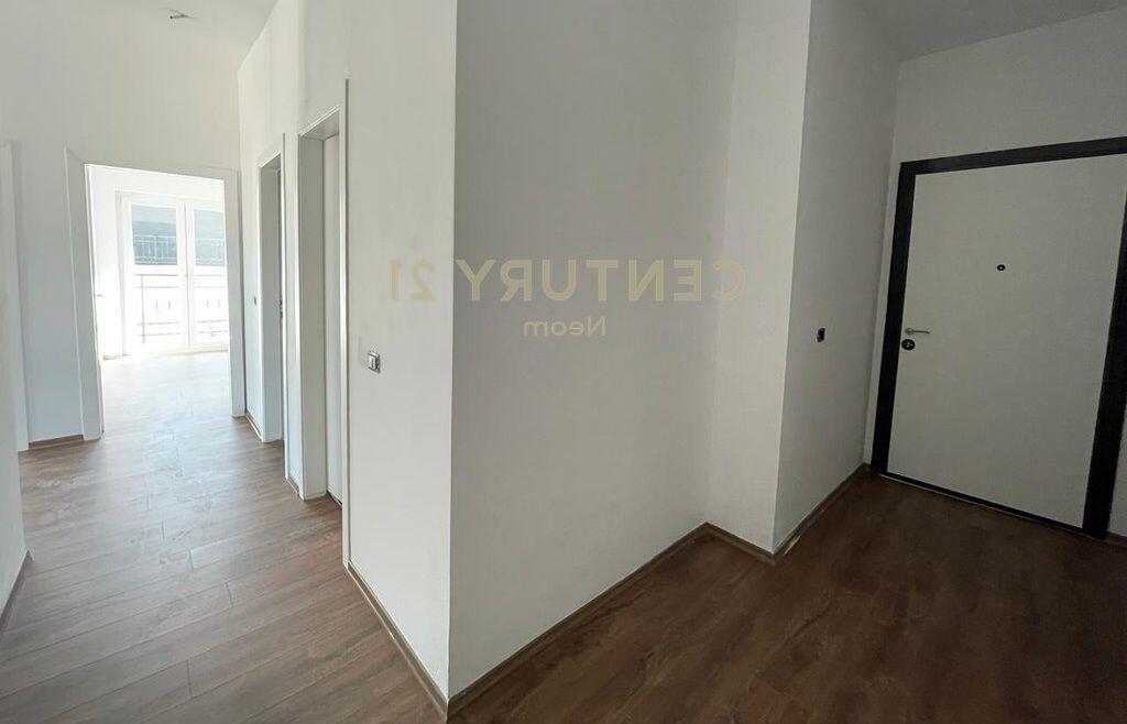 VENDESI APPARTAMENTO 2+1+2, PORTA TIRANA NUOVA.