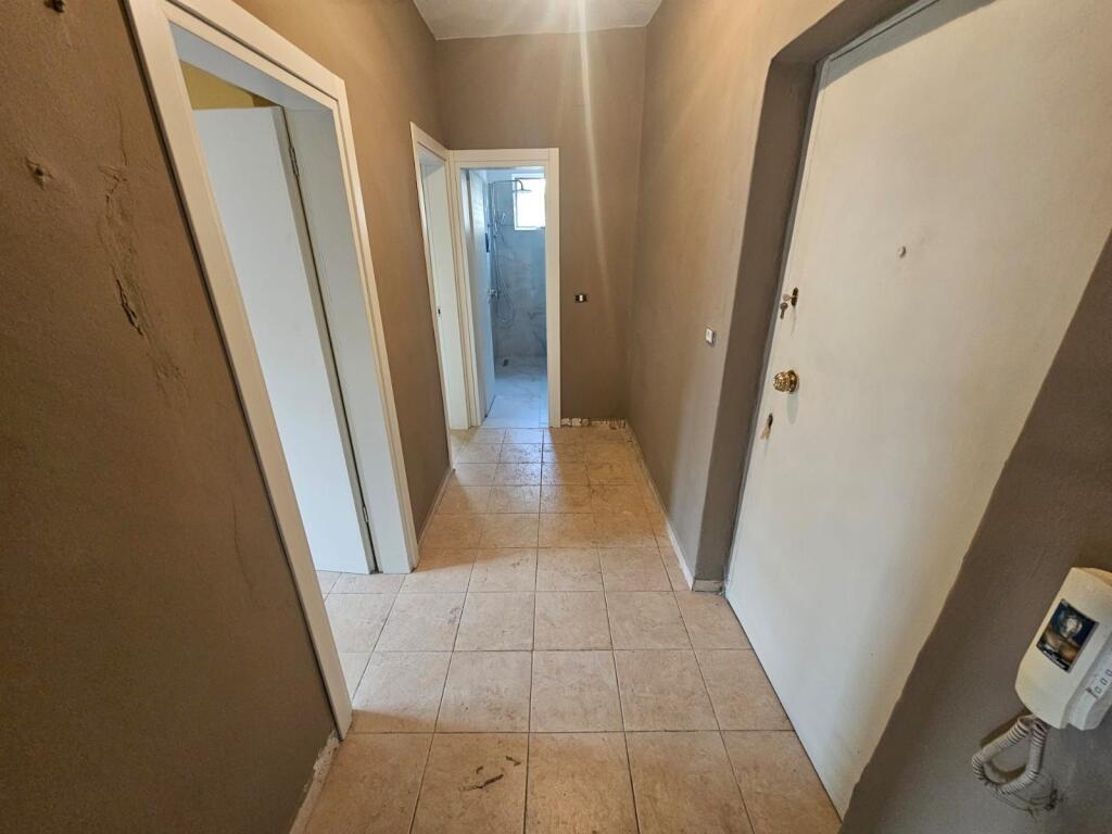 Ufficio in affitto in Via Kavaja (ID BZ2765) Tirana