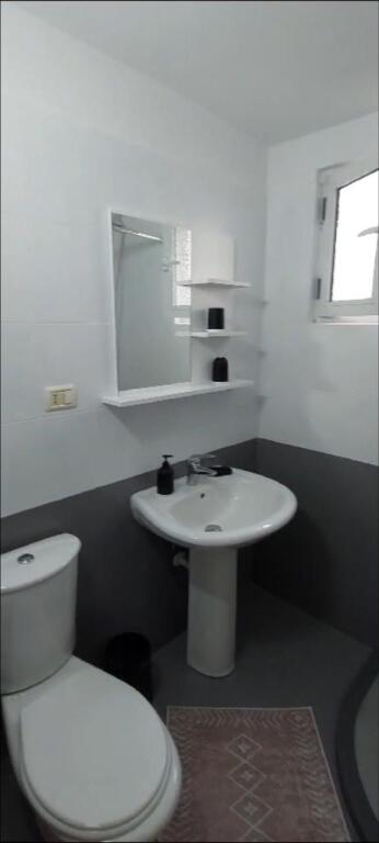 Shitet apartament Grasoniere, mbrapa Globe, Rruga e Kavajes.