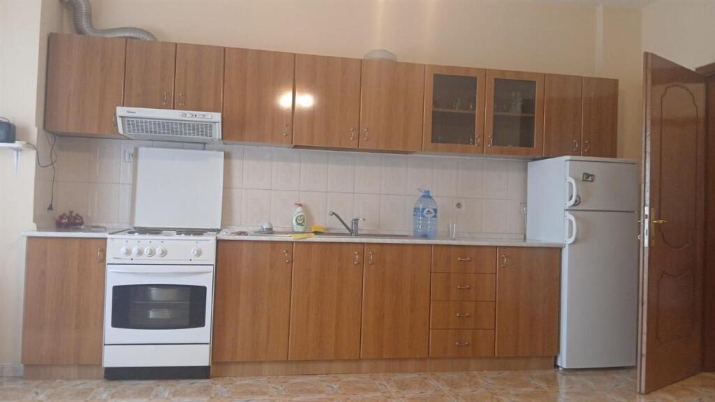 🏢In the Myslym Shyri area, near the Arben Broci School, a furnished 1+1 apartment is for rent. 60,000 Leke