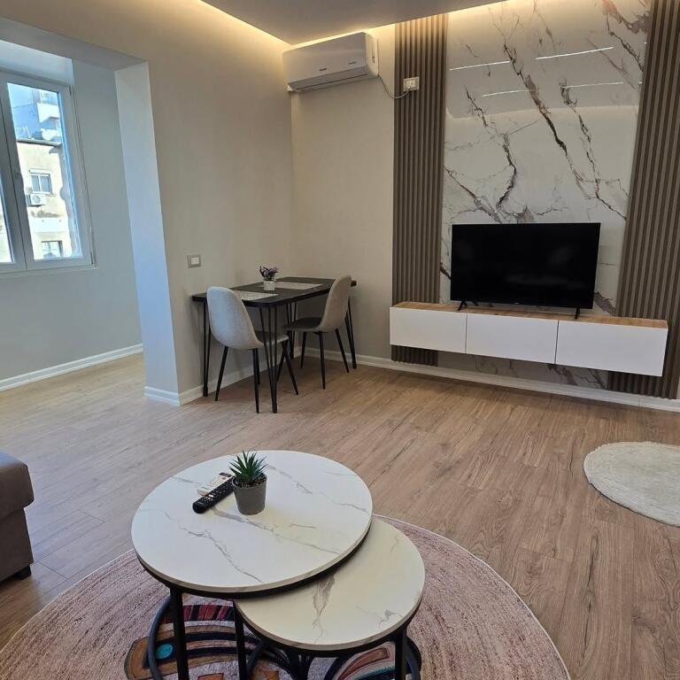 Shiten 2 apartamente 1+1+Garsoniere..!! 📍 Rruga e Barrikadave