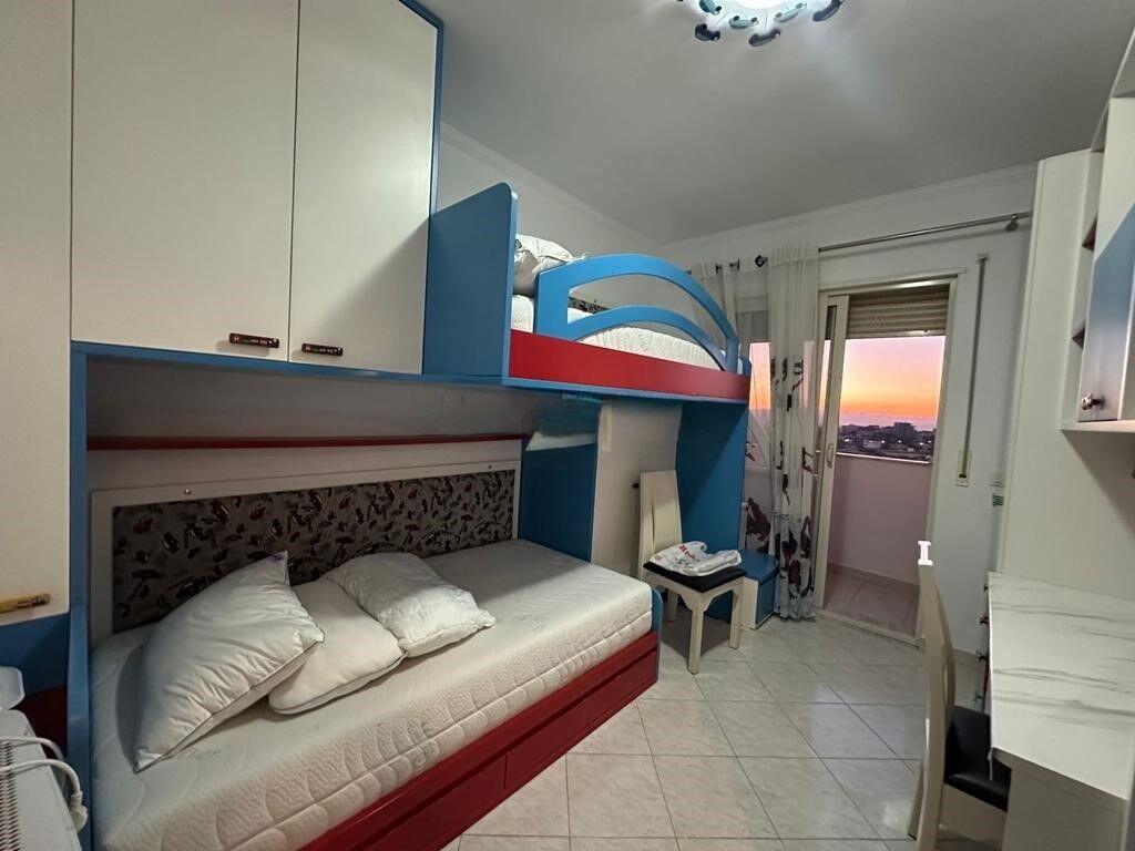 Shitet Apartament 2+1+2 në Fresk!