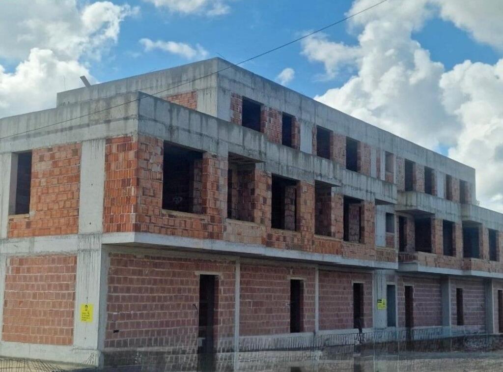 Villa in Vendita 2 Piani + 1 Piano Seminterrato – Mjull-Bathore!!