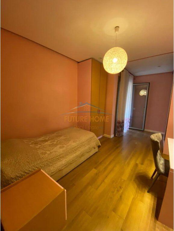 Affitto, Appartamento 3+1+2+Posto auto, Kinostudio, Tirana.