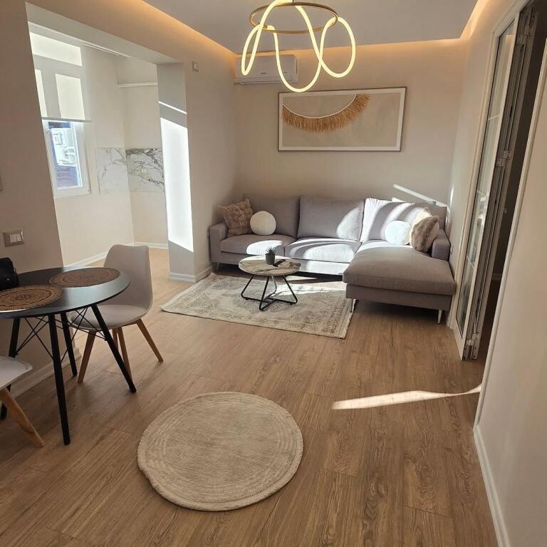 Shiten 2 apartamente 1+1+Garsoniere..!! 📍 Rruga e Barrikadave