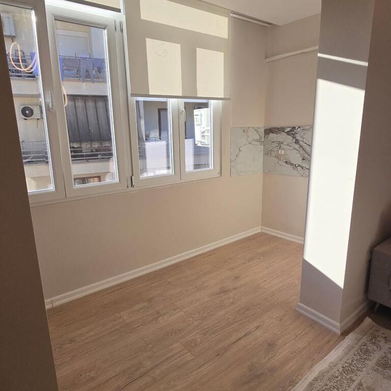 Shiten 2 apartamente 1+1+Garsoniere..!! 📍 Rruga e Barrikadave