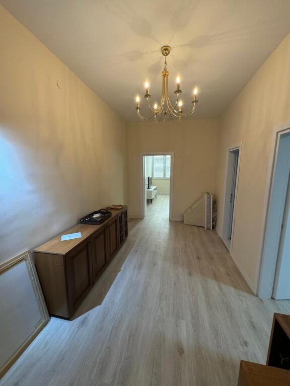 Jepet apartament 1+1 Rruga e Gjin Bue Shpata Stadiumi Dinamo!
