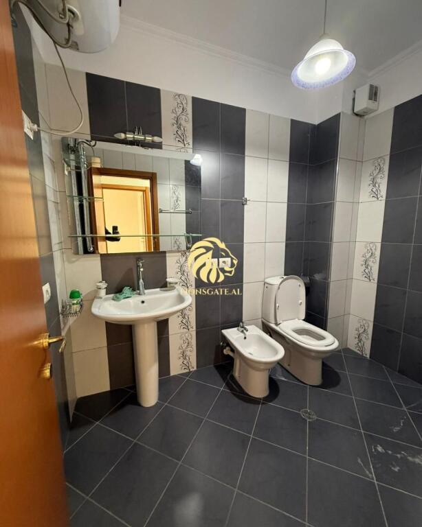 🏢 AMBIENT BIZNESI ME QERA – QENDËR TIRANËS