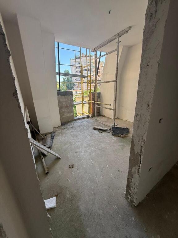 🏙️ SHESIM APARTAMENT 2+1+2 – ZONË ELITARE 📍 Pranë Air Albania