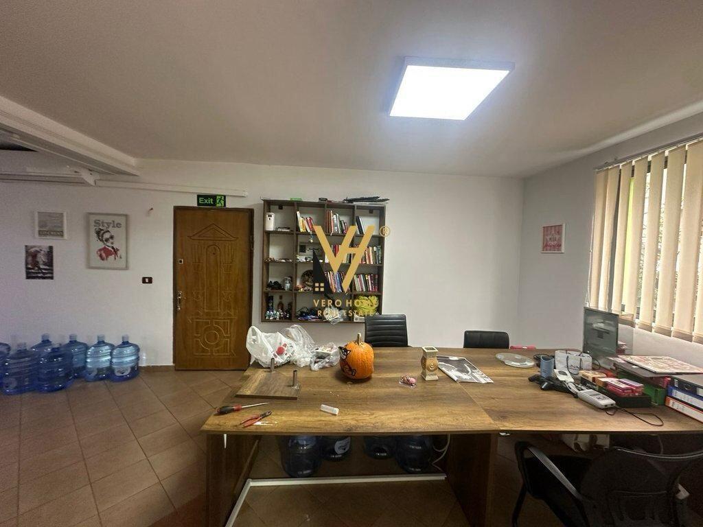 JEPET ZYRE 120 M2 ME QIRA TE ISH PARKU 80.000 LEKE