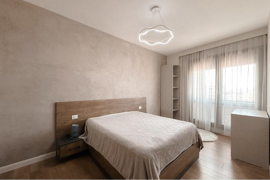 Duplex per qira , afer qendres