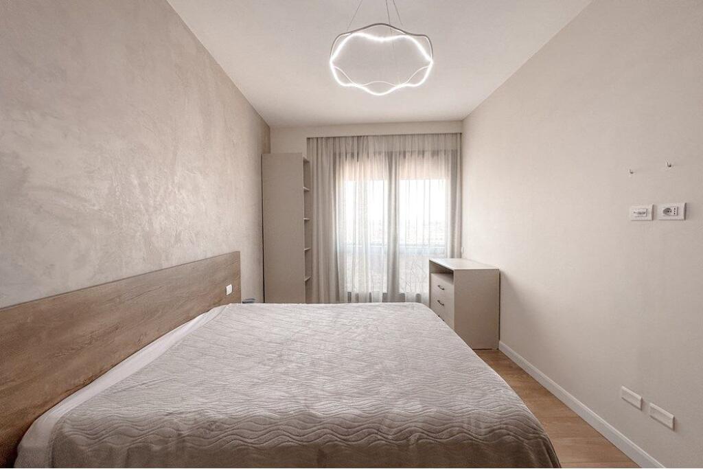 Duplex per qira , afer qendres