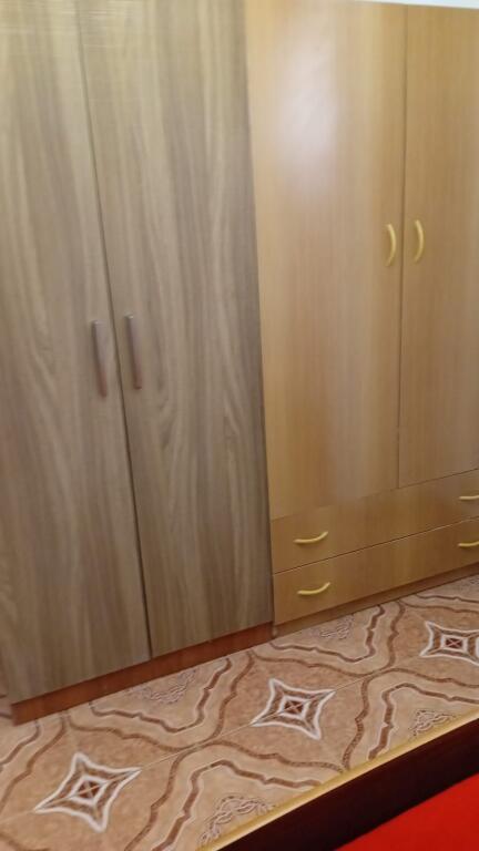 Siri kodra, apartament 1+1 me qera kati perdhe shtepi private (30,000 leke)
