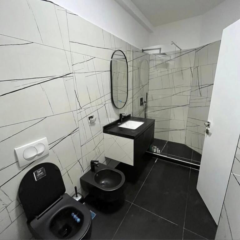 In vendita..!!  📍 Kodra e Diellit 2 (Edificio Flutura)  🏠 Appartamento 1+1  