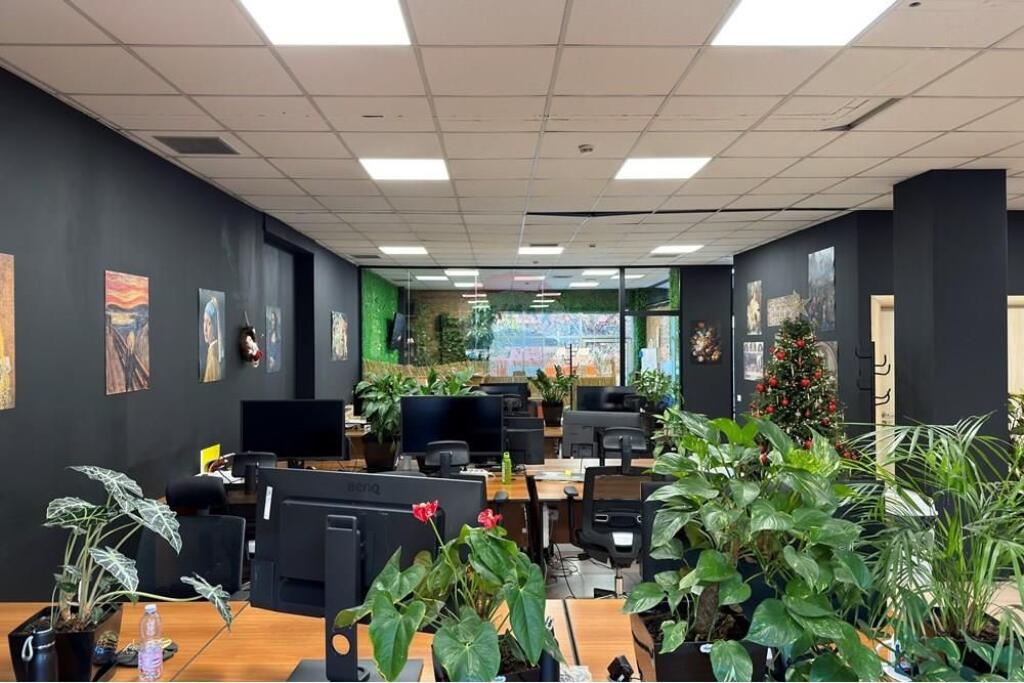 Zyrë - Për Qira - Kompleksi Delijorgji--------Rruga e Kavajes-----Tiranë-------