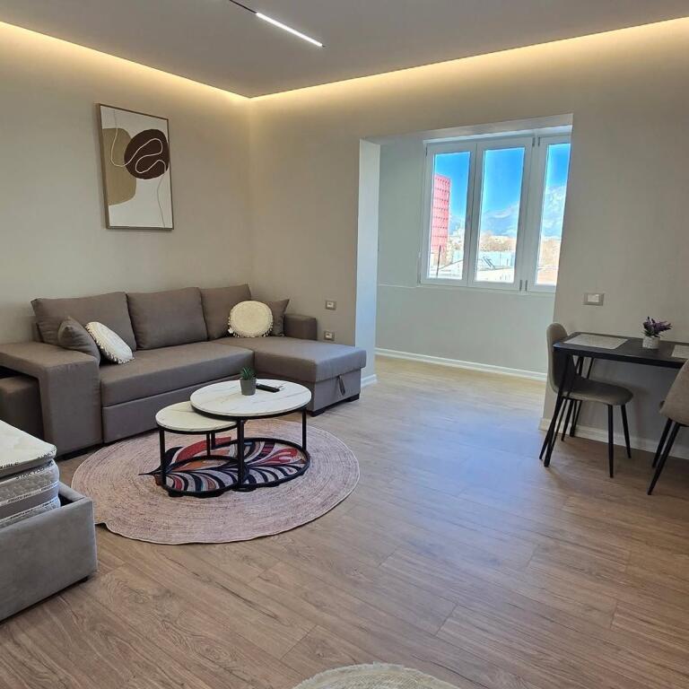 Shiten 2 apartamente 1+1+Garsoniere..!! 📍 Rruga e Barrikadave