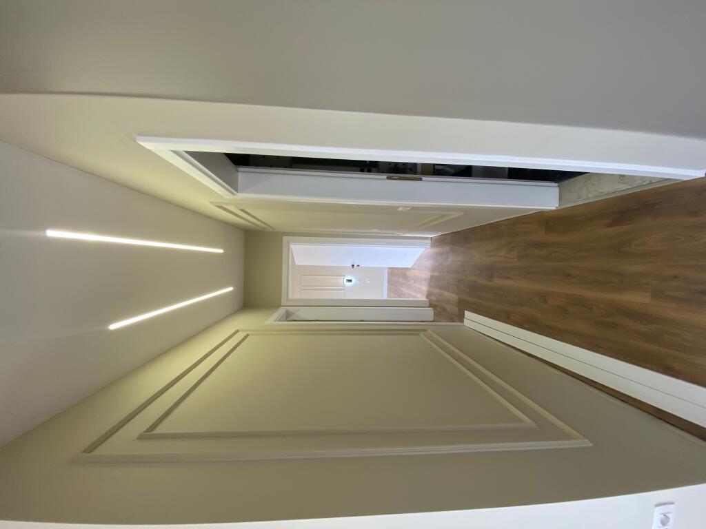 2+1,i mobiluar te liqeni i thate,buze rruge cmimi 750 euro