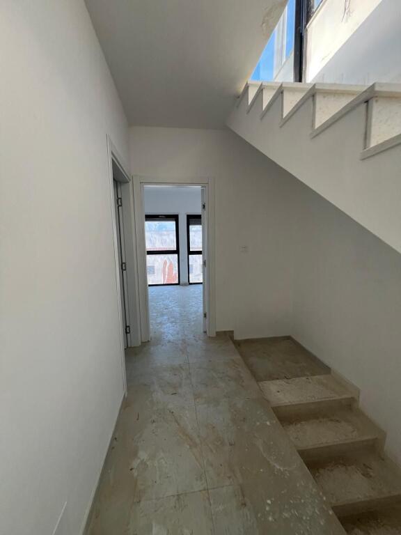 Shitet, Duplex 3+1+3, për Shitje, Zgjatimi - Kodra e Diellit 1.