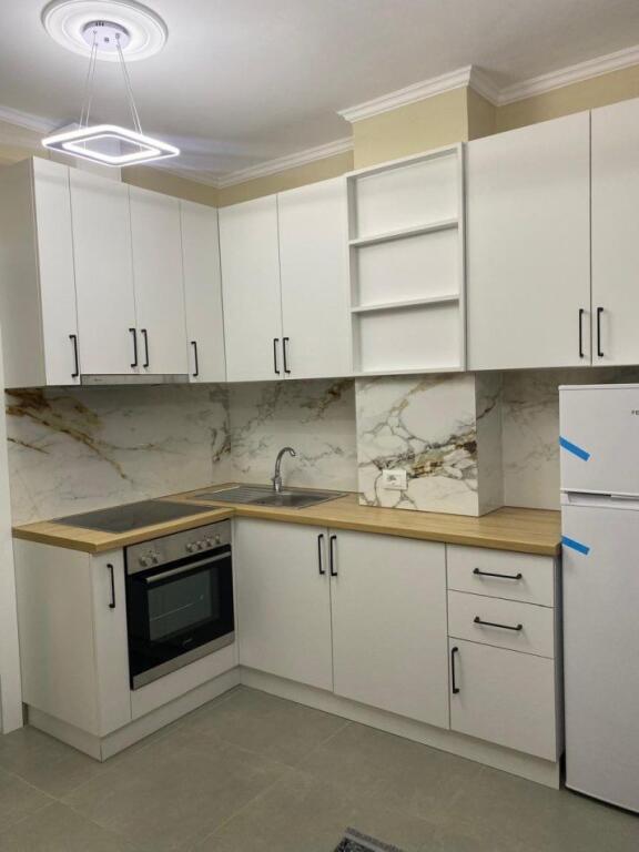 Jepet Me Qera Apartament 1+1+1 Ballkon