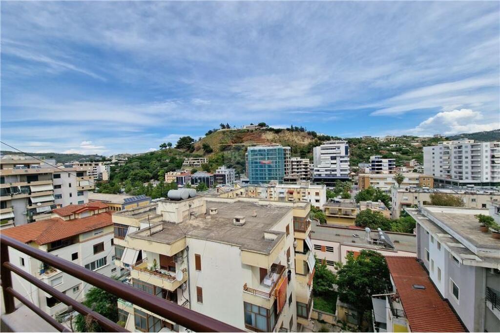 PENTHOUSE LUKSOZ, NE QENDER TE VLORES!