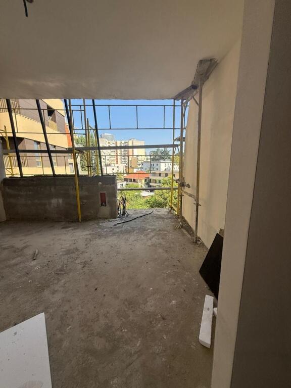 🏙️ SHESIM APARTAMENT 2+1+2 – ZONË ELITARE 📍 Pranë Air Albania