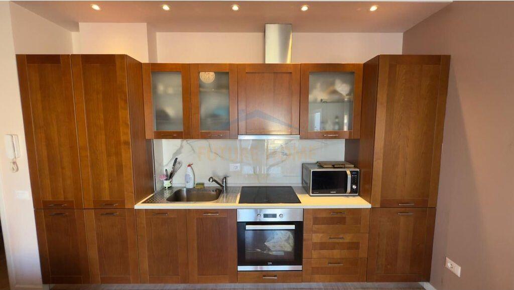 Shitet apartament 2+1+2 Liqeni i Thate
