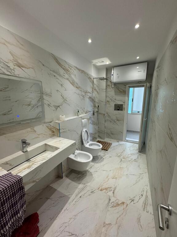 Jepet apartament 1+1 Rruga e Gjin Bue Shpata Stadiumi Dinamo!
