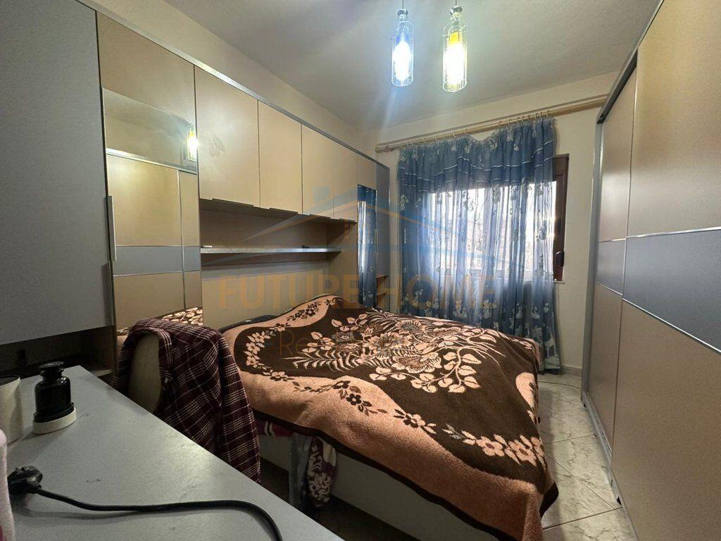 Apartament 3+1+2, ne shitje rruga Kongresi Manastirit, Tirane.