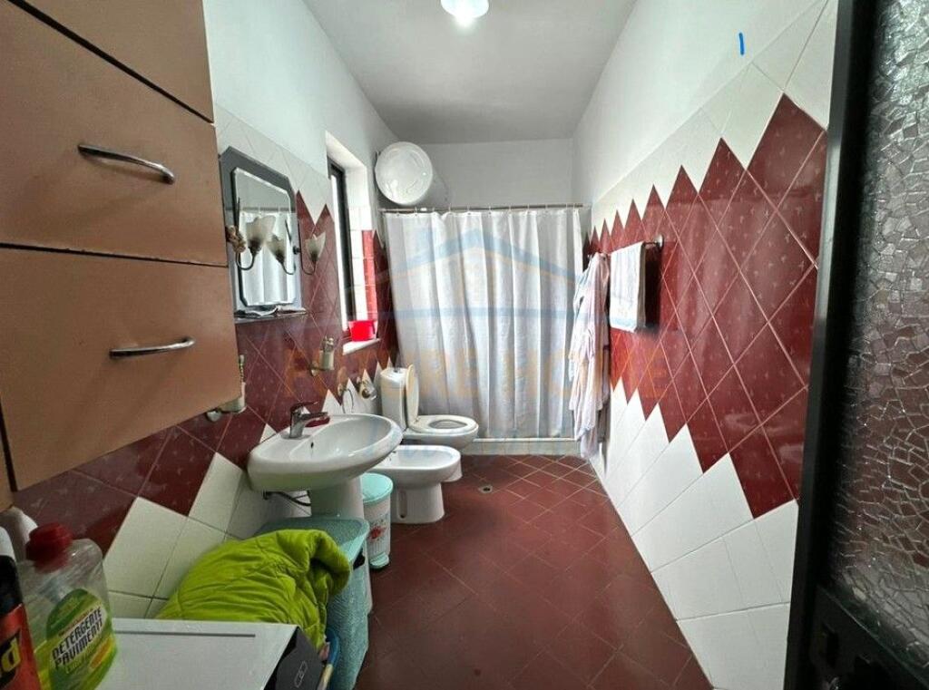 Appartamento 2+1+2 in Vendita, Porcellana, Tirana